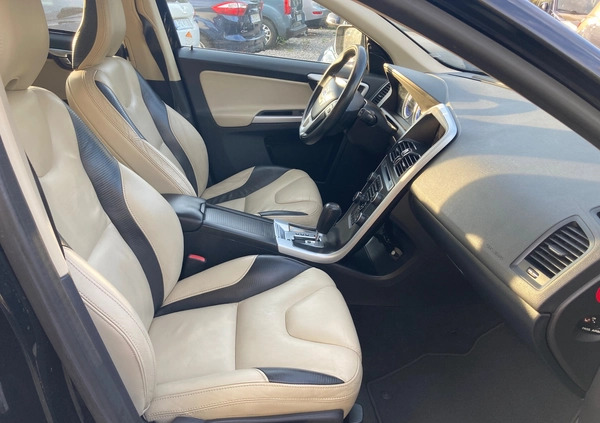 Volvo XC 60 cena 58900 przebieg: 242000, rok produkcji 2011 z Puławy małe 121